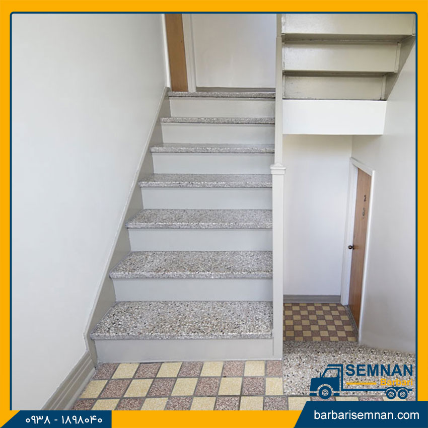 خالی کردن راه ‌پله از وسایل اضافی در اسباب کشی آپارتمان بدون آسانسور